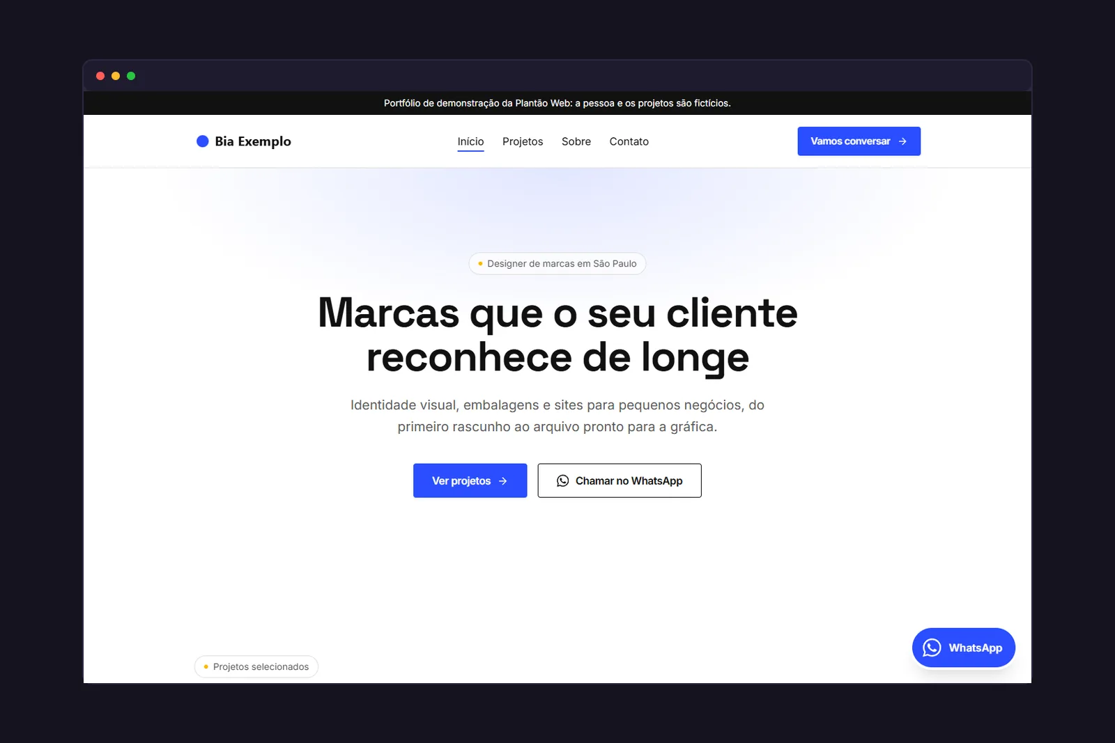 Portfólio de demonstração de uma designer fictícia, feito com o template de portfólio, aberto num navegador